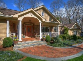 21 Camel Hollow Rd, Huntington, NY 11743