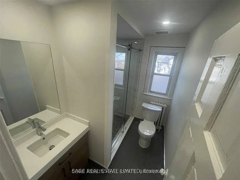 1083 Avenue Rd #4 — Photo 30