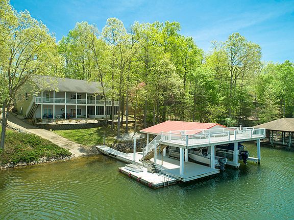 3rd image of 1707 Capewood Dr