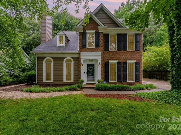 8624 Canter Post Dr, Charlotte, NC 28216