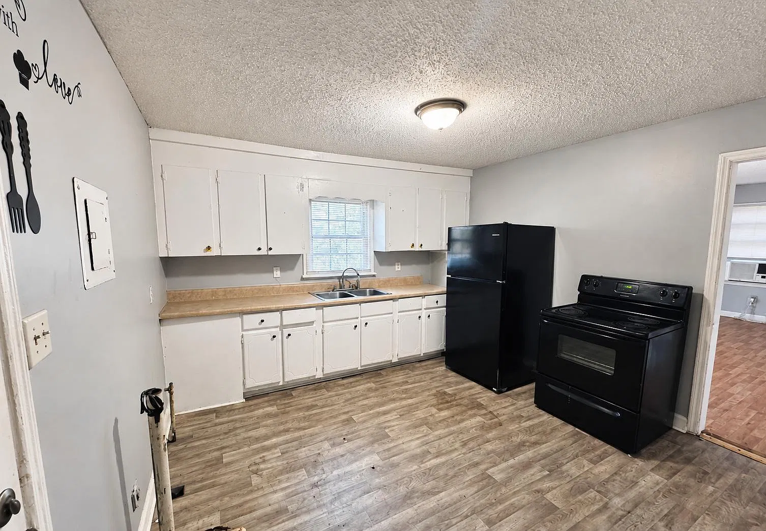2120 Mutual Avenue — Photo 2