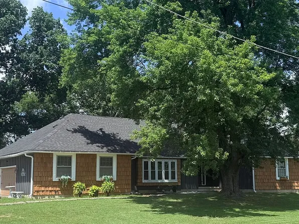 122 W Carlton St, Frontenac, KS 66763