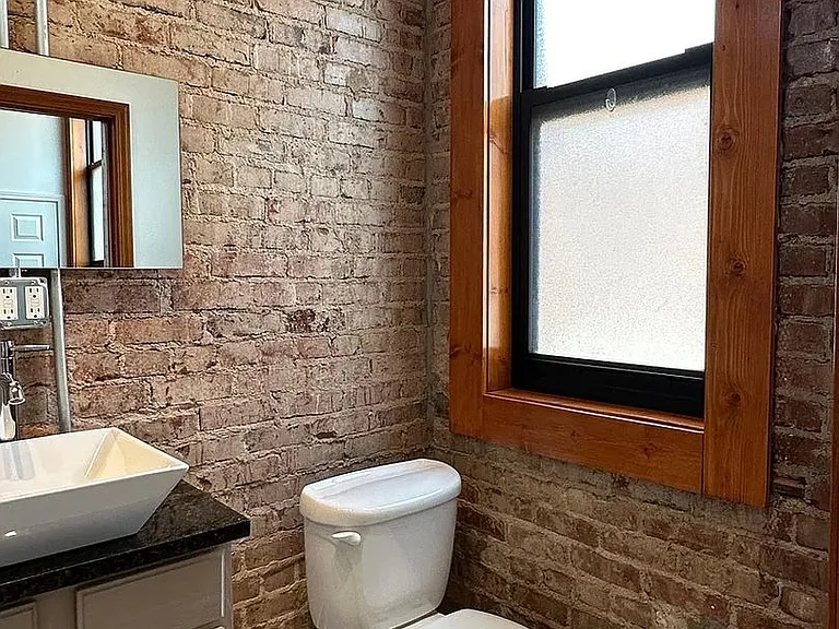 107 N Main St — Photo 17