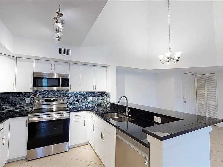 1210 Wildwood Lakes Blvd #306 — Photo 2