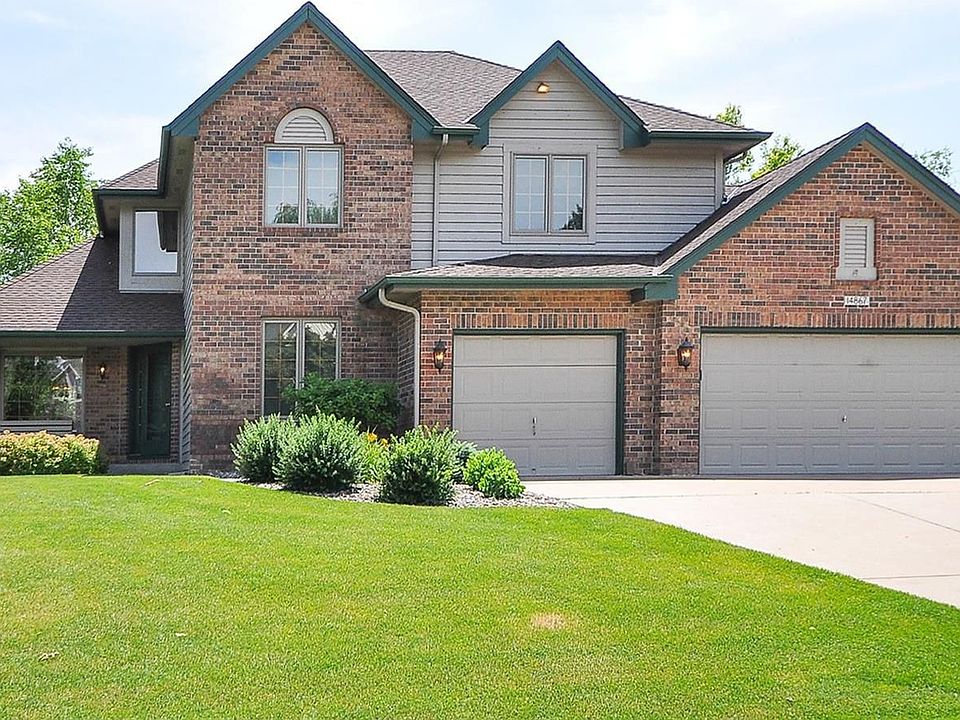 Fabulous 2 story, meticulously maintained!