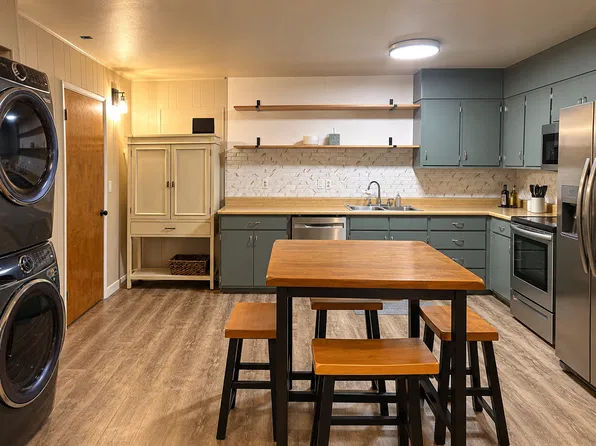 1600 NW Hawthorne Ave, Grants Pass, OR 97526