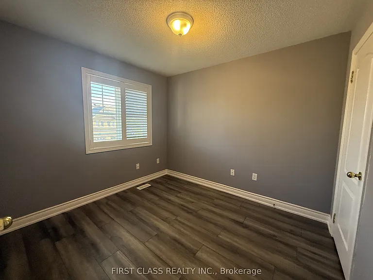 36 Princess Diana Dr — Photo 8