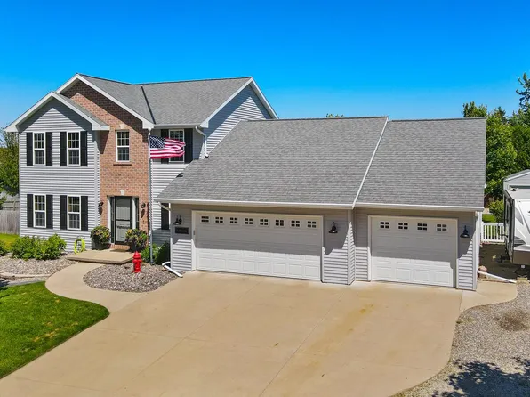 518 Oriole Dr, Oconto Falls, WI 54154