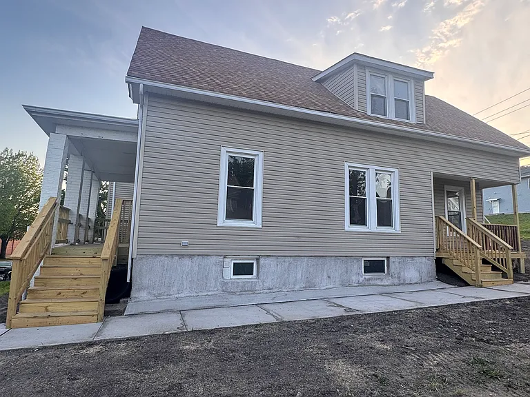 742 Charlotte St — Photo 3