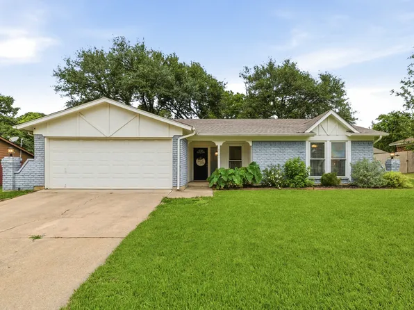 8721 Irongate Dr, North Richland Hills, TX 76182