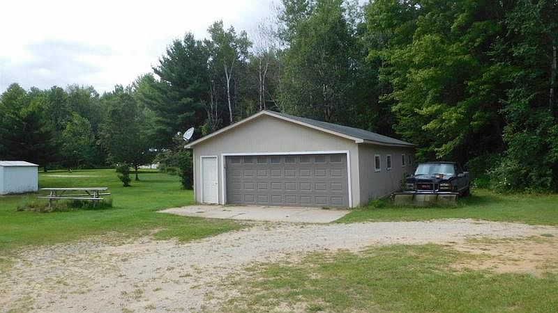 2nd image of 4720 Rupprecht Rd