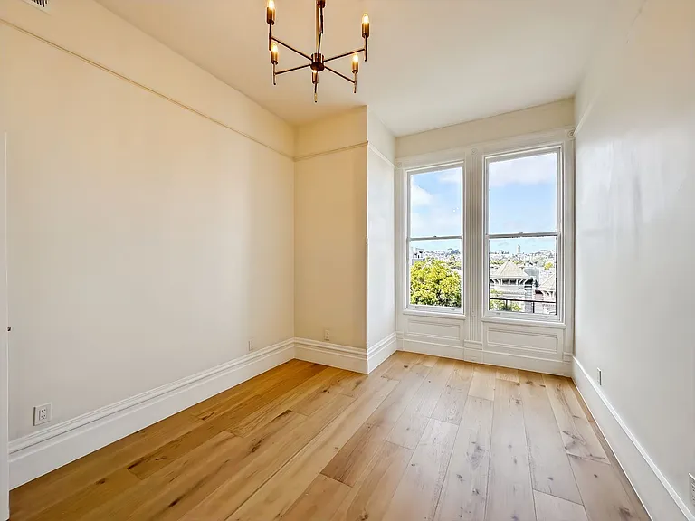 Top-Floor, Remodeled 5BR/2.5BA Victorian Flat, Pet Friendly, Steps from Alamo Square — Photo 24