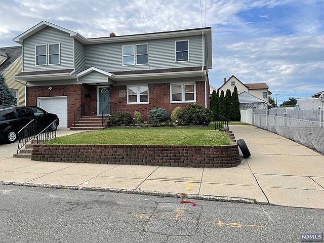 1st image of 126 Banta Ave #1