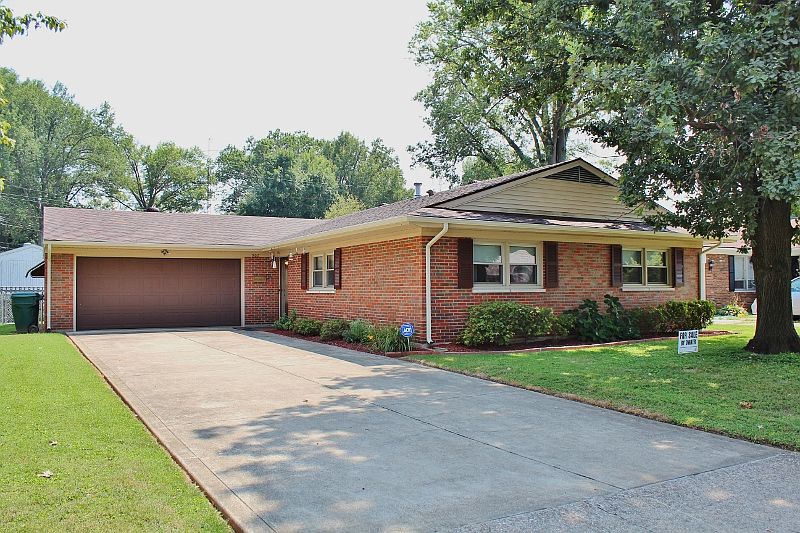 1st image of 902 Walnut Park Dr