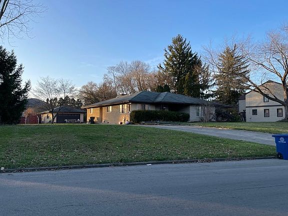 3rd image of 403 Eastmoor Blvd