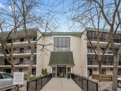 10531 Cedar Lake Rd APT 205, Minnetonka, MN, 55305