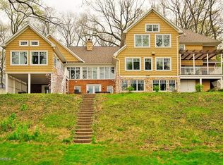 4150 Lakeside Dr, Kalamazoo, MI 49008