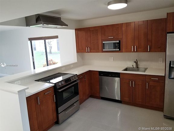 2nd image of 16254 Laurel Dr
