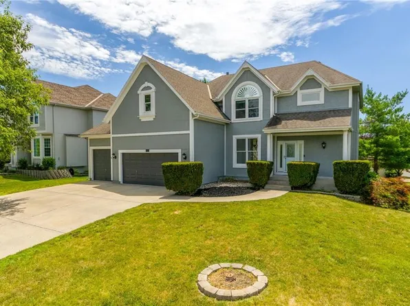 405 NE Oaks Ridge Dr, Lees Summit, MO 64064