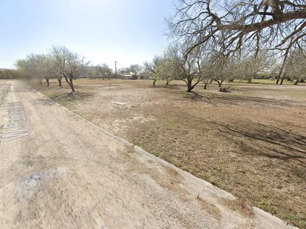 409 W Ragland Ave, Kingsville, TX 78363