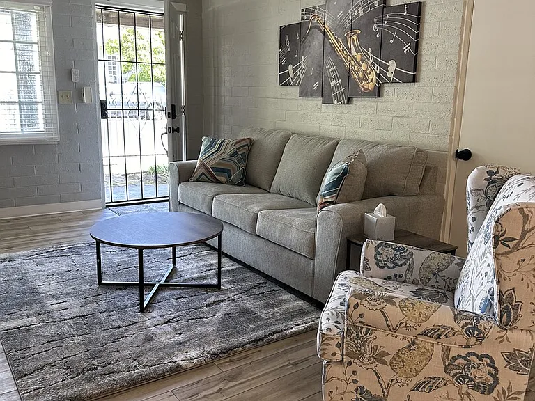 W Magnolia St — Photo 14