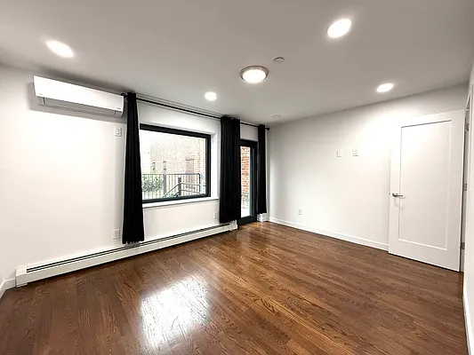 Rented by Astoria Realty | media 8
