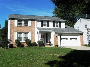 4568 Parkedge Dr, Fairview Park, OH