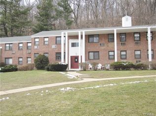 27 Lawrence Dr APT D, White Plains, NY