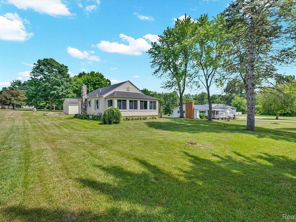 1st image of 3852 N Lapeer Rd