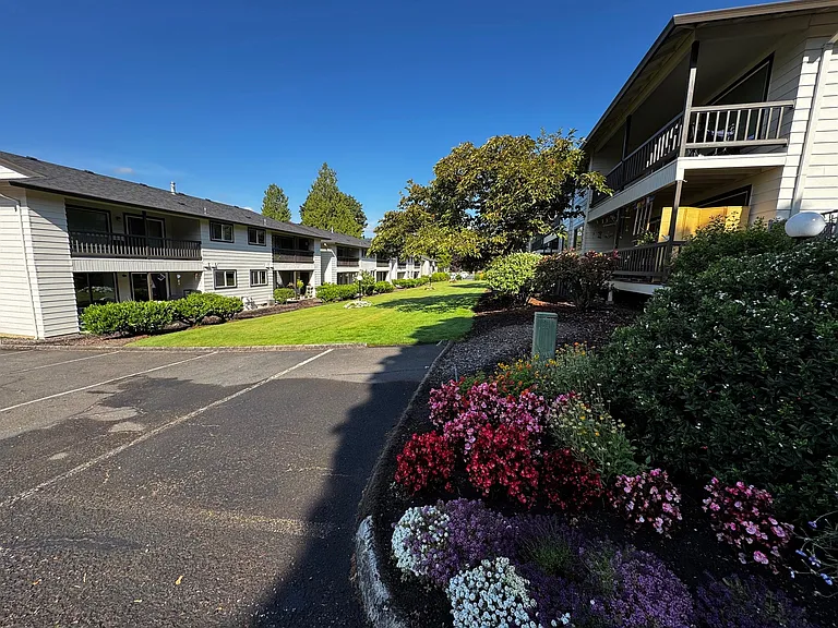 Chestnut Place Apartments — Photo 11