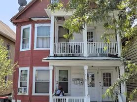 716 Main St