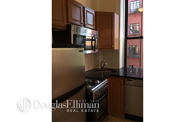 Rented by Douglas Elliman | media 20