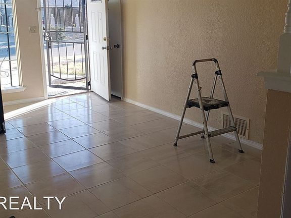 4th image of 11527 Meadowbrook Dr