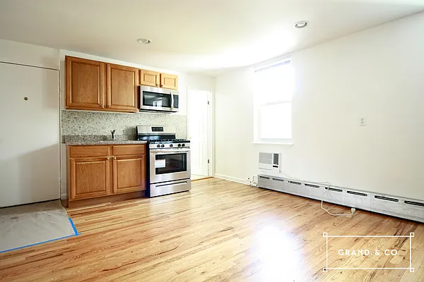 Rented by Grand & Co. | media 12