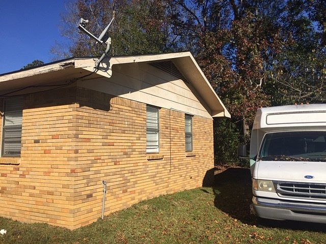 2nd image of 1401 Louisiana Ave