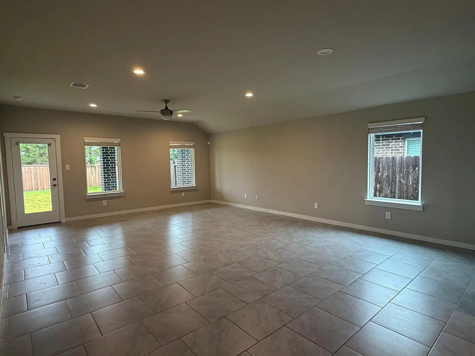 4 bed, 2.0 bath, 2040 sqft, $2,250 — Photo 2