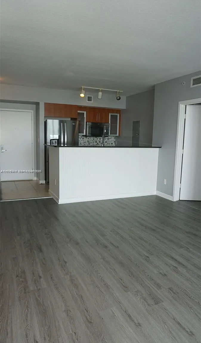 One Miami West Condo — Photo 2