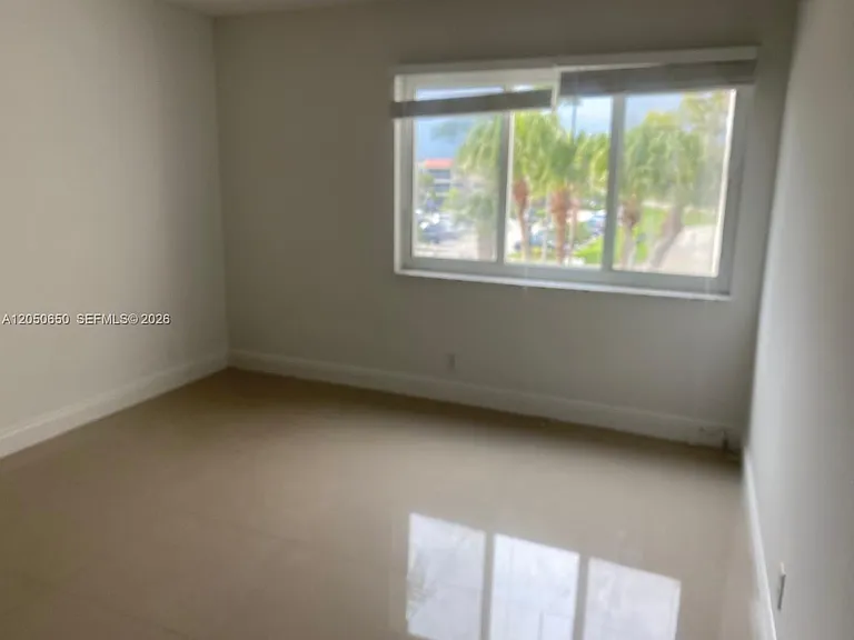 100 Lakeview Dr #316 — Photo 3