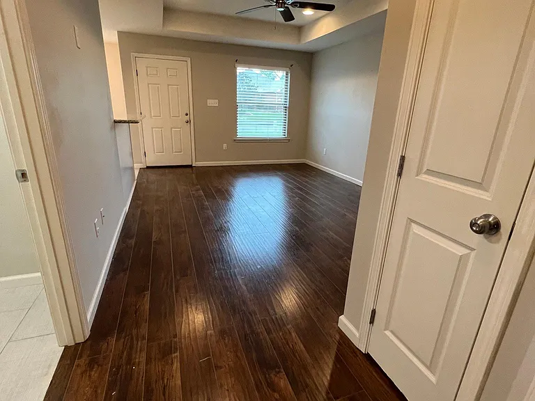 13712 Fox Hill Dr — Photo 29