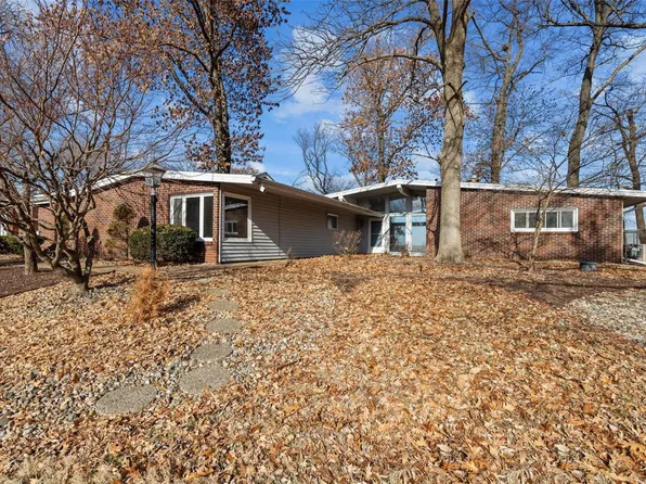 70 Kings Dr, Florissant, MO 63034