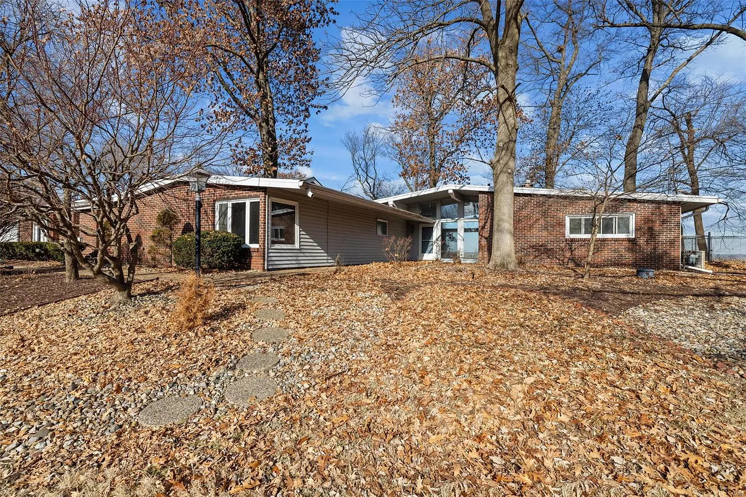 70 Kings Dr photo 1