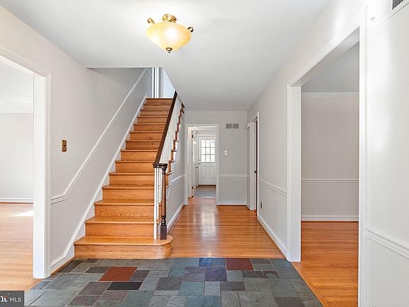 4th image of 2614 Longwood Dr