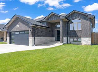 1077 Icewater Ave, Windsor, ON N8P0E4