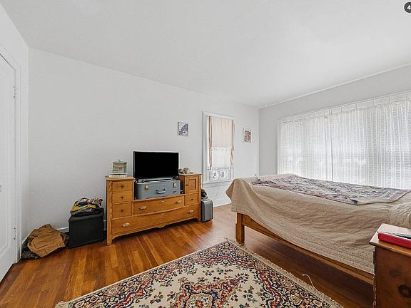 2nd image of 800 W South St APT 5