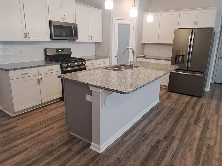 228 Patriot Dr — Photo 2