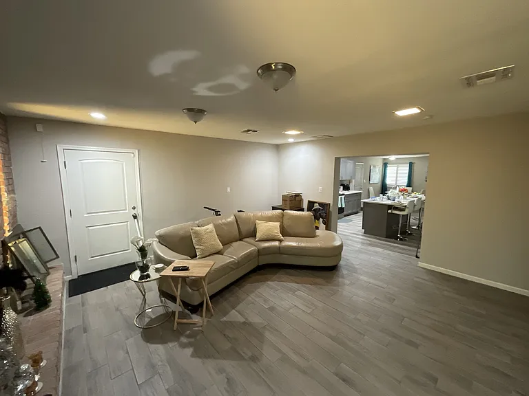 2320 E Wier Ave — Photo 5