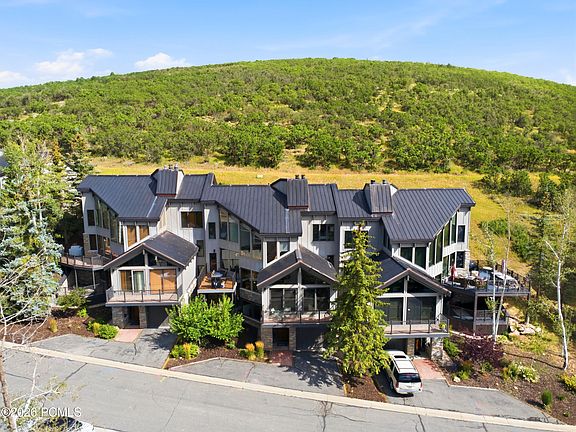 3rd image of 1365 Pinnacle Dr