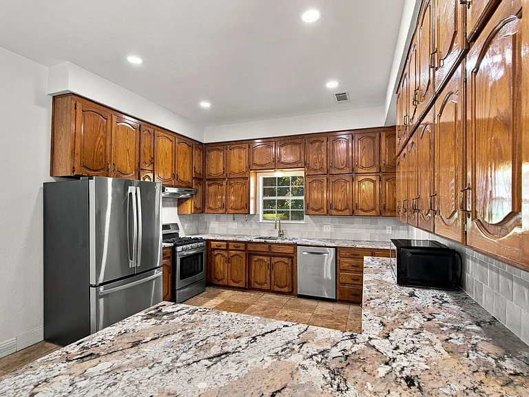 1205 Shannon Ln — Photo 21