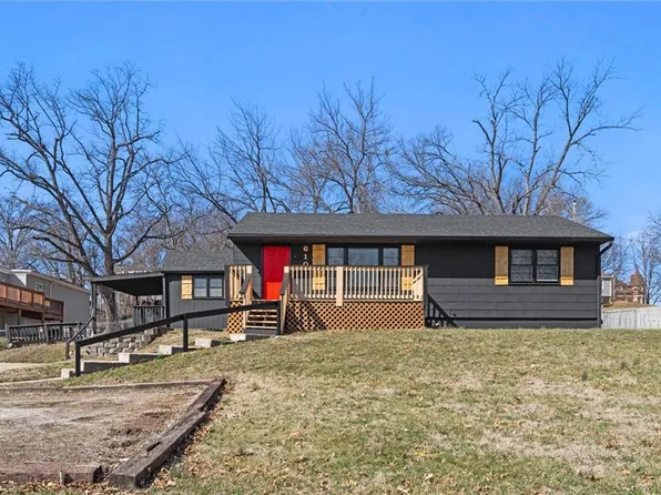 610 S 10th St, Leavenworth, KS 66048
