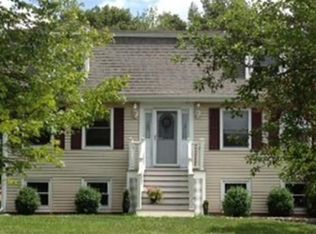 105 Chestnut Rd, Tyngsboro, MA 01879